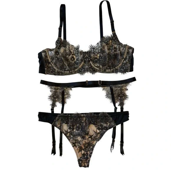 *SKARLETT BLUE* Entice Lace 3 Piece Lingerie Set, Black/Nylon Medium - Picture 3 of 7